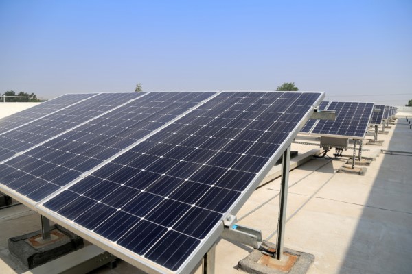 Solaranlage auf dem Dach für grünen Strom